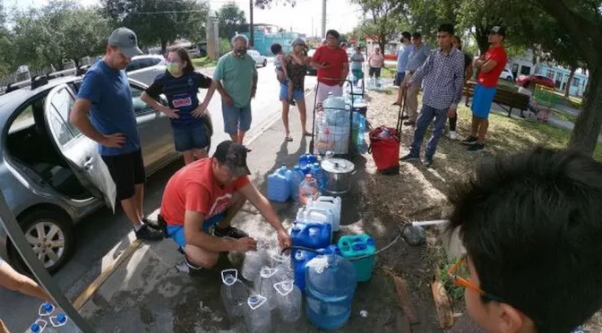 Nuevo León – Alcaldes de Nuevo León llevan pipas con agua ante sequía (Milenio)