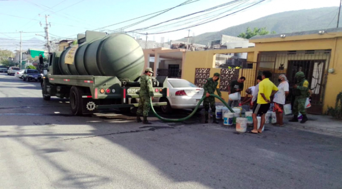 Monterrey – ¡Llega el agua a Monterrey! Ejército prevé repartir 60 mil litros solo este miércoles (El Financiero)