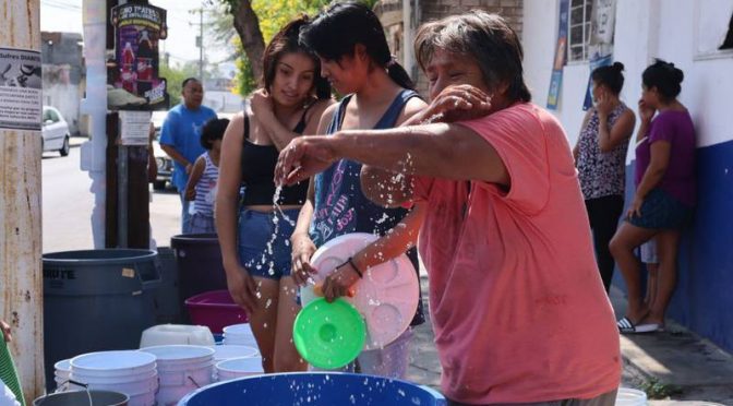 Nuevo León – Pipas dan “alivio” a 405 colonias sin agua en Monterrey y su zona metropolitana (Publimetro)