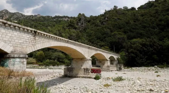Francia y España – Francia y España obligadas a restringir el consumo de agua debido a la sequía (BBC)