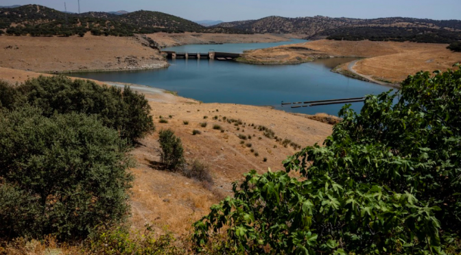 España – La sequía y el calor en España pueden provocar cortes masivos de agua (Expansión)