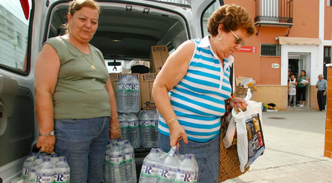 España – La venta de agua envasada aumenta por el calor pero no evidencia un impacto de la sequía (Efeagro)