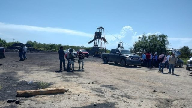 Coahuila-Llegan 19 bombas para drenar agua de pozos en mina colapsada (Forbes)