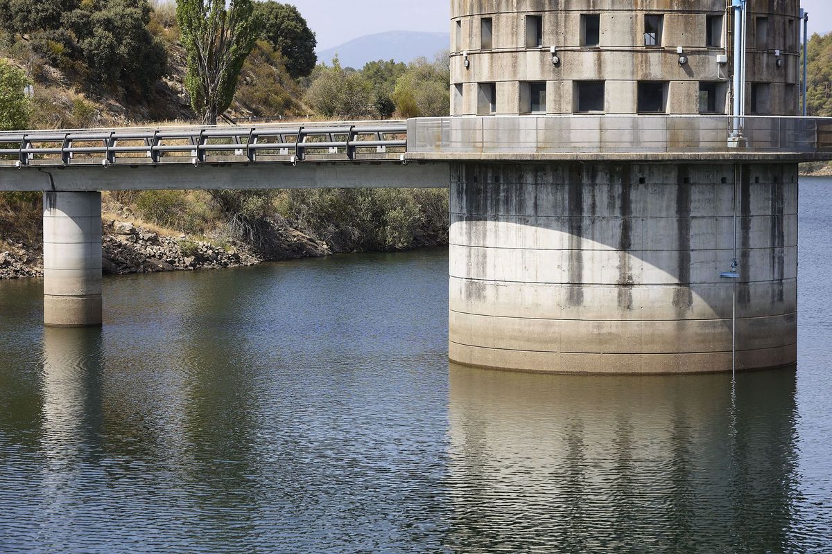 España – Primeras restricciones de agua en varias autonomías y temor a posibles desabastecimientos (El Periódico)