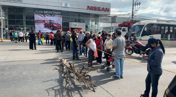 Morelos – Vecinos de Ecatepec bloquean avenida para exigir abasto de agua potable (La Jornada)