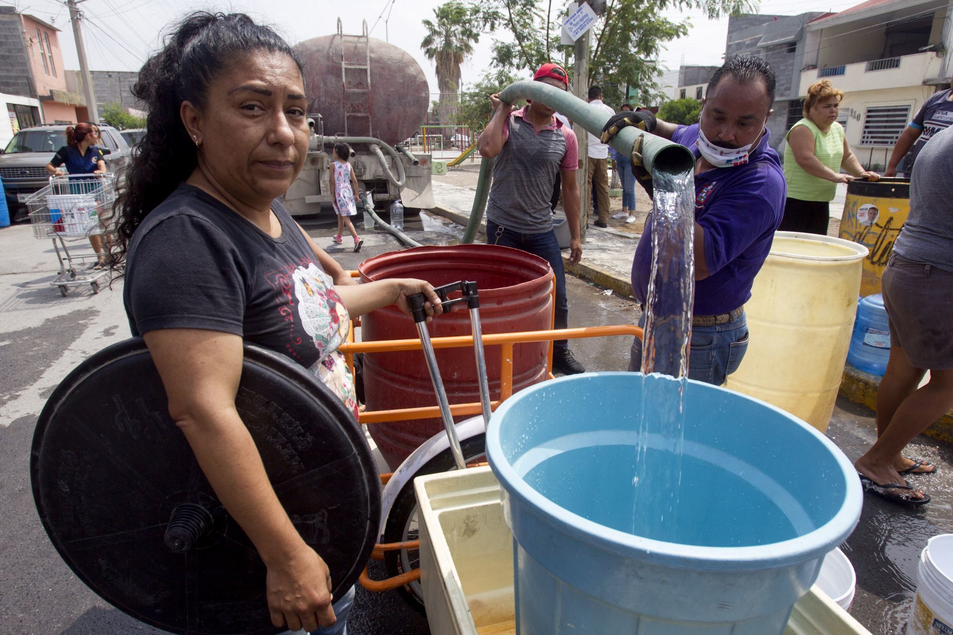 Nuevo León – Congreso de Nuevo León avala multas para quienes desperdicien agua (Animal Político)