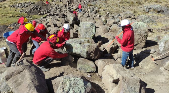 Perú – Un investigador restauró una represa prehispánica para proveer agua a un municipio en Perú (télam)