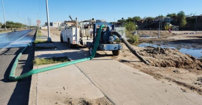Baja California – CESPM continúa trabajando con los escurrimientos de agua en las colonias Agualeguas y El Vidrio (El Diario de Tijuana)