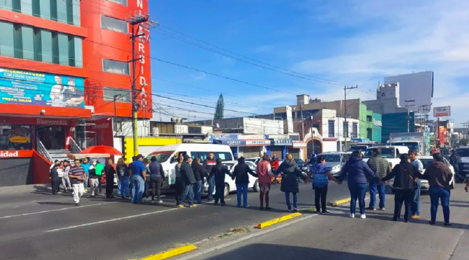 Morelos – Bloquean vía Morelos en Ecatepec por falta de agua (Milenio)