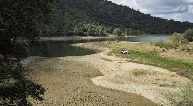 España – Cuatro décadas de gestión del agua en Sevilla: de la evacuación al reto de ahorrar para consumir 90 litros por persona al día (El País)