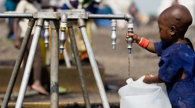 Mundo – Los gobiernos deben cuadruplicar las inversiones para asegurar el agua potable (ONU Noticias)