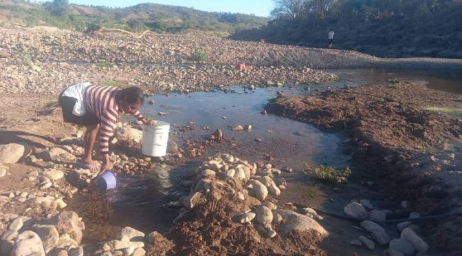 Sinaloa – En El Trébol II, Escuinapa, a la falta de agua, se suma el camino destruido (Noroeste)