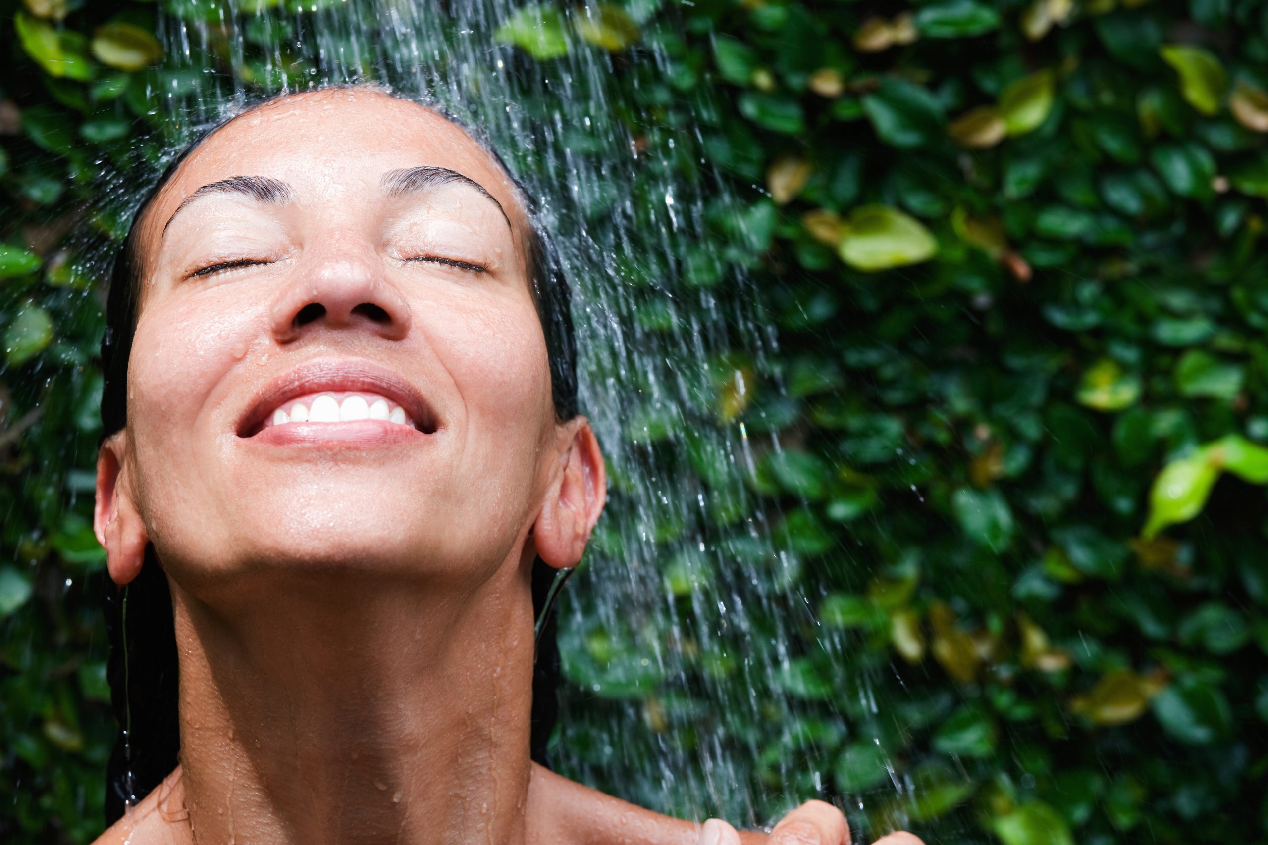 Grupo Rotoplas te recomienda seis playlist para ahorrar agua mientras te duchas con ritmo