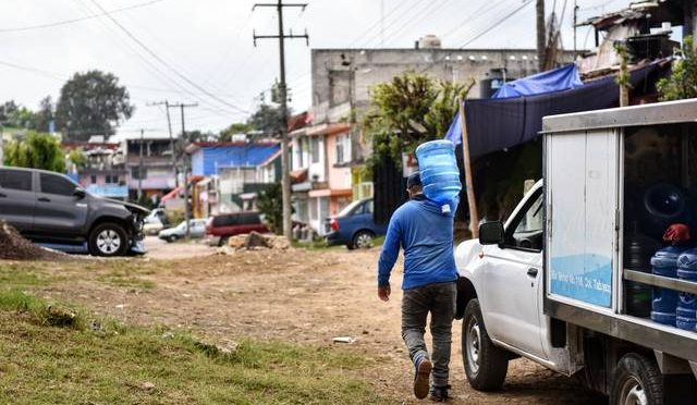 Veracruz-¿Te has bañado con agua de garrafón? Familias gastan salario en líquido (Diario de Xalapa)