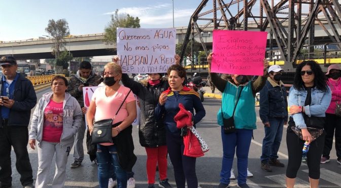Edo.Mex. – Habitantes de Ecatepec bloquean Avenida Morelos por falta de agua (La Jornada)