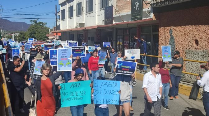 Sinaloa-Alzan la voz en Choix ante calidad dudosa del agua; salen a la calle a manifestarse (Los Noticieristas)