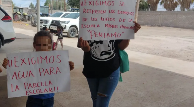 Durango – Grupo de madres de ejido Pénjamo en Gómez Palacio exigen devolución de agua a parcela escolar (Milenio)