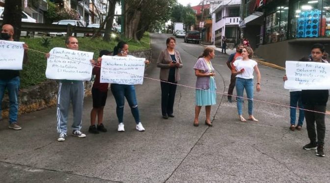 Veracruz-Con bloqueo, vecinos de Mirador y Laureles exigen agua en Xalapa (Diario de Xalapa)