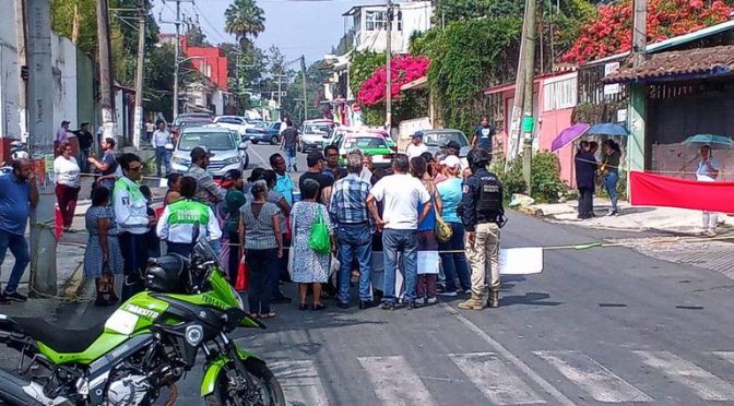 Xalapa-Otro bloqueo por falta de agua en Xalapa; manifestantes cierran camino a Briones (Diario de Xalapa)