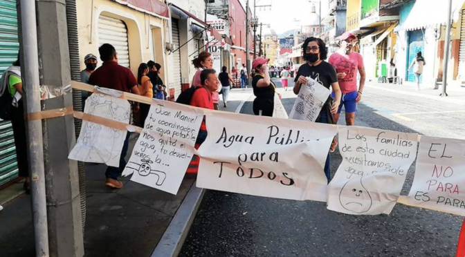 Veracruz – Vecinos del centro de Orizaba cierran calles, ¡llevan 2 meses sin agua! (El Sol de Orizaba)