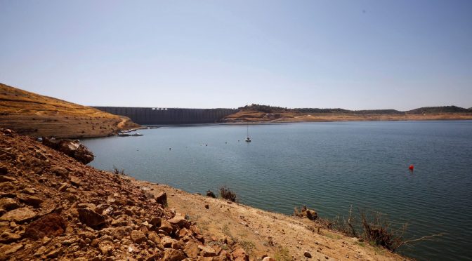 Mundo-Autorizan a extraer agua de dos embalses del norte de Córdoba para explotaciones ganaderas (EFE)