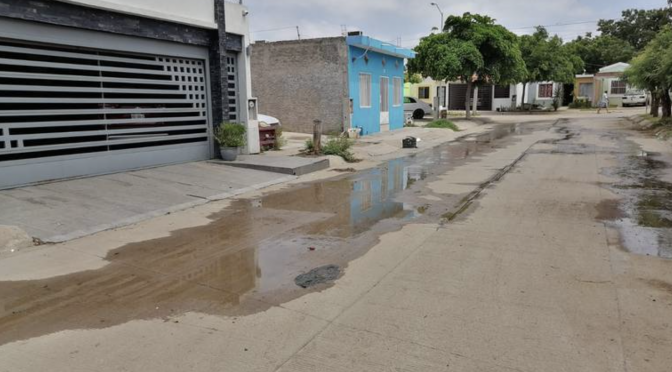 Sinaloa – Otra fuga de agua en Mazatlán, ahora en Urbivilla del Real (El Sol de Mazatlán)