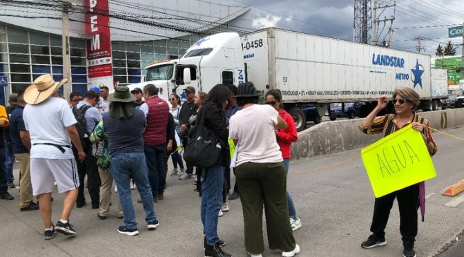 Edomex – Con bloqueo, protestan por falta de agua en Ecatepec (La Jornada)