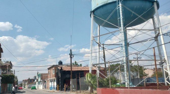 Guanajuato-Llevarán agua a comunidades en Salamanca con pipas; ya son 26 localidades así (Periódico Correo)