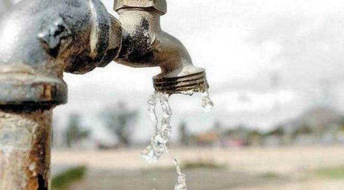 Chihuahua-Piden vecinos solución a la falta de agua luego de reparaciones en línea de “El Verano”(El sol del Parral)