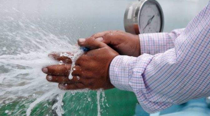 Edo. Mex.-Red de agua potable en Ecatepec cada vez más obsoleta y desgastada; continúan fugas de agua (La Prensa)