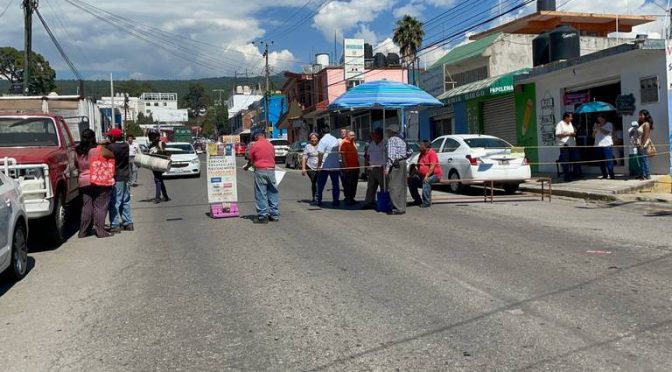Morelos-Habitantes bloquean avenida Universidad por falta de agua (El Sol de Cuernavaca)