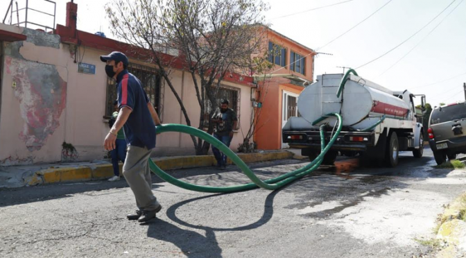 Edomex.-Distribuyen más de 90 mil viajes de pipas de agua potable en partes altas de Ecatepec (El Sol de Toluca)