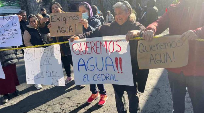 México – Vecinos bloquean calles en San Bartolo Ameyalco por falta de agua (Excélsior)