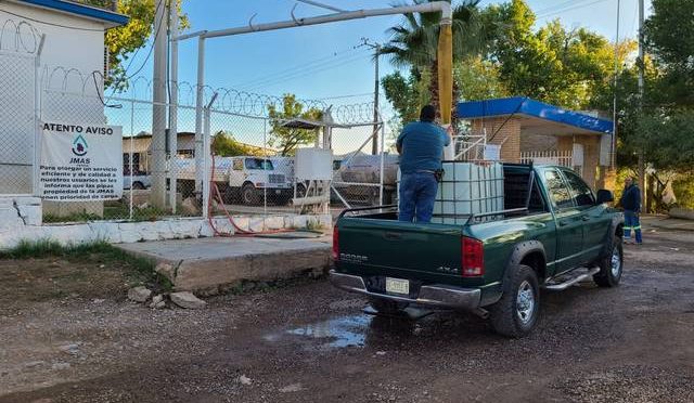 México – Lucran parralenses con falta de agua; ofertan servicio de pipas a domicilio (El Sol de Parral)