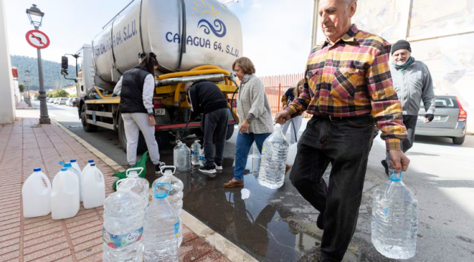 Mundo – 214.000 personas no pueden beber del grifo por los nitratos: “Repartimos agua con camiones dos veces a la semana” (El País)