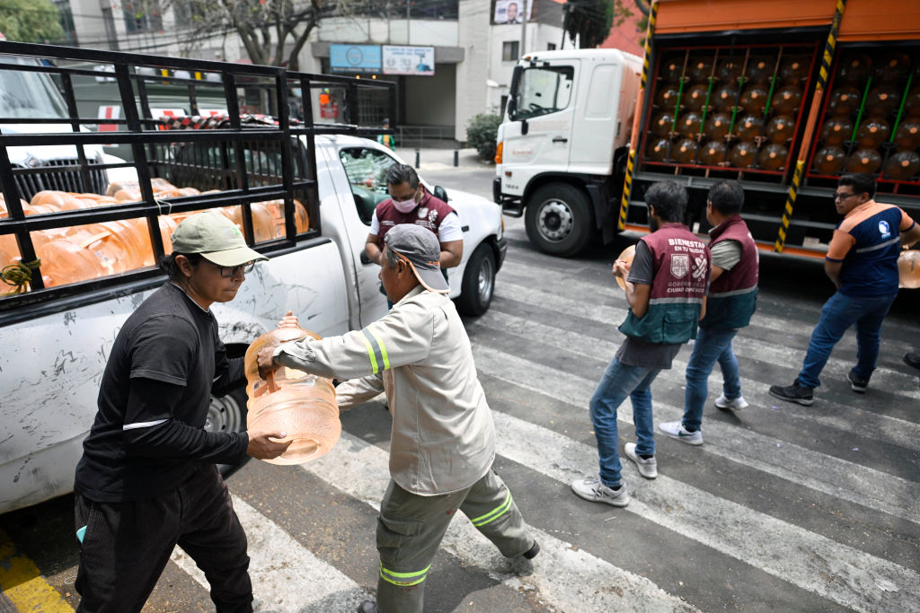 CDMX-¿Cómo va la situación del agua con aceites y lubricantes y las protestas en zonas de la Ciudad de México? (CNN)