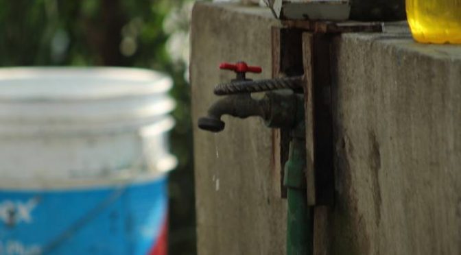 México – ¿Mes y medio sin agua? En Veracruz, vecinos exigen remediar suministro del líquido (Diario de Xalapa)