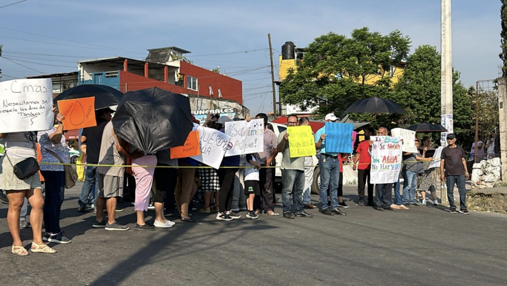 Veracruz Vecinos Bloquean Calles Por Falta De Agua En Xalapa Hora Cero Mx 6508