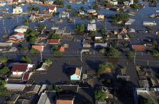 Mundo- Las inundaciones en el sur de Brasil dejan un reguero de destrucción y caos (El País)