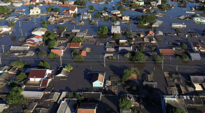Mundo- Las inundaciones en el sur de Brasil dejan un reguero de destrucción y caos (El País)