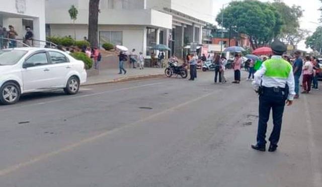 Veracruz – Vecinos exigen agua, unos protestan ante las oficinas de la CMAS y otros en la Avenida Xalapa (Diario de Xalapa)