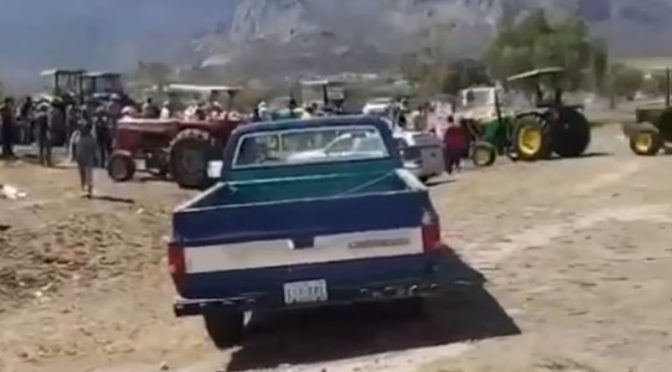 Hidalgo – Campesinos bloquean la carretera Actopan-Pachuca; exigen reparto de agua de riego (El Universal)