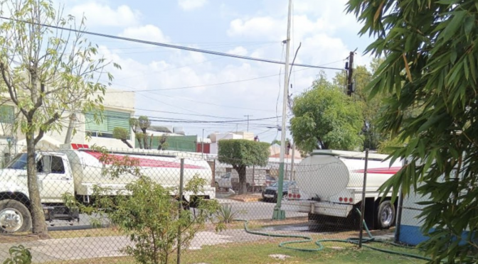 Edomex- Falla en pozo deja sin agua a seis fraccionamientos de Naucalpan; OAPAS envía pipas de emergencia (El Universal)