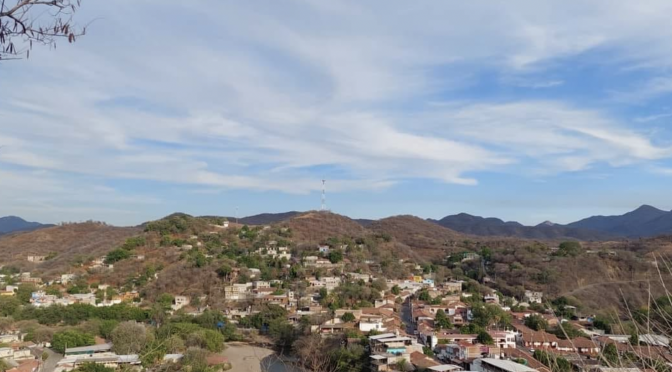 Michoacán- Denuncia en Carácuaro el acaparamiento del agua por aguacateros (Cambio Michoacán)