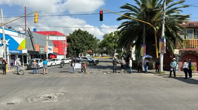 Estado de México – Vecinos bloquean vialidades para exigir suministro de agua en Ecatepec (La Jornada)