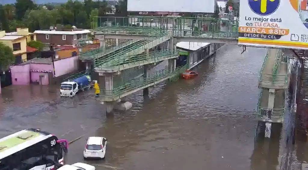 Estado de México – ¡Ecatepec bajo el agua! Inundaciones y caos vehicular tras torrencial lluvia (La Jornada)