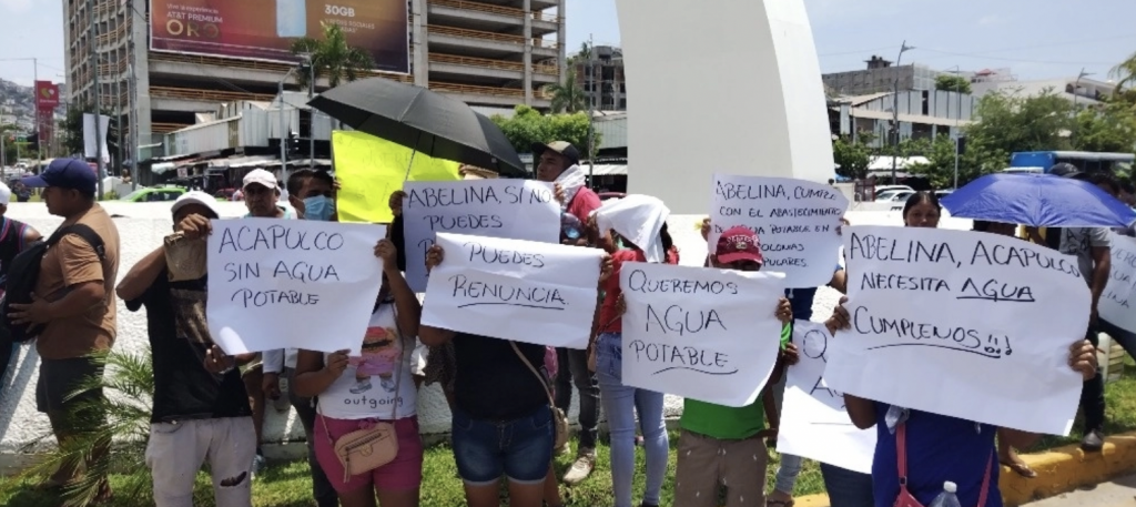 Guerrero - Por falta de agua bloquean costera Miguel Alemán en Acapulco ...