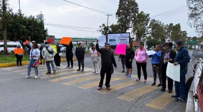 Estado de México – Manifestación en carretera Lago de Guadalupe, Edomex por falta de agua (El Universal)