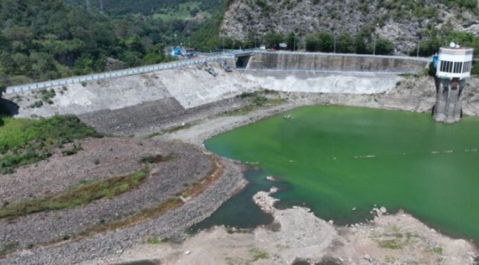 Edomex.-Escasez de agua y contaminación afectan presa de Valle de Bravo (Enfoque Noticias)