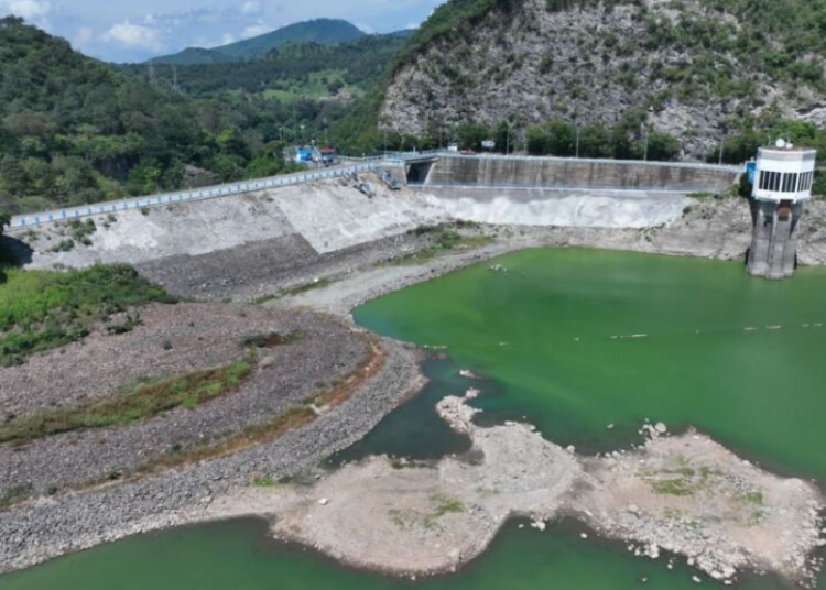 Edomex.-Escasez de agua y contaminación afectan presa de Valle de Bravo (Enfoque Noticias)